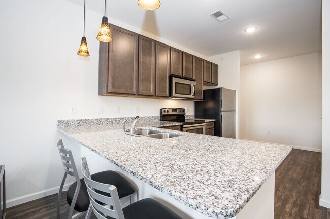 Photo - 213 W Green St