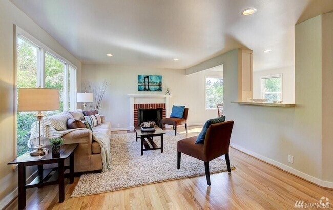 Building Photo - Serene Wedgwood home