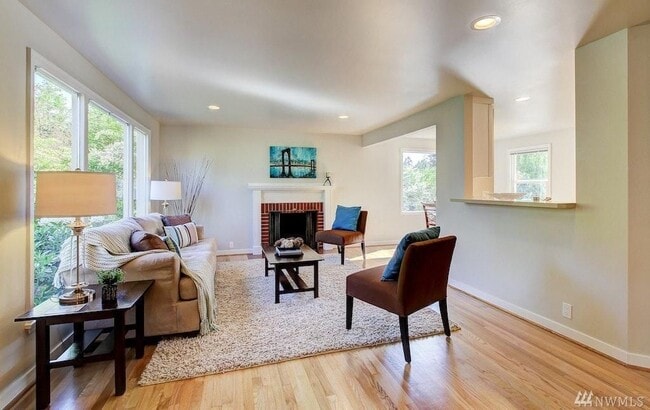 Building Photo - Serene Wedgwood home