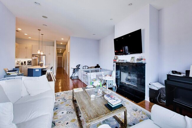 Photo - 2342 W North Ave Unit 401