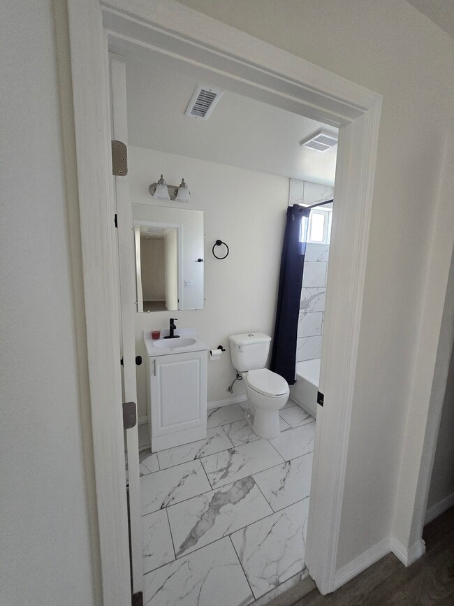 Photo - 1647 E 53rd St