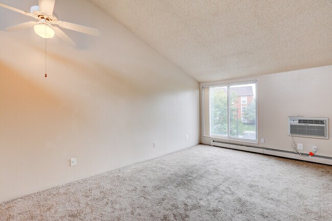 1BD 1BA - 576 SF - Living Room