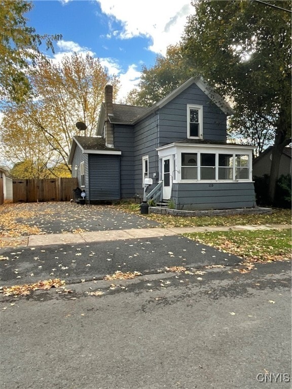 Photo - 110 Division St E