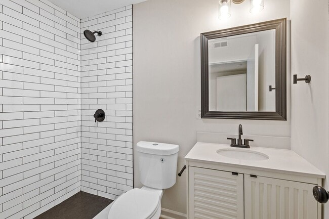 Photo - 1121 W End Blvd