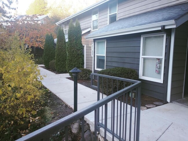 Building Photo - Ripplingbrook Terrace