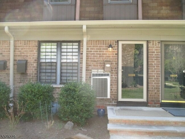 Building Photo - 181 Long Hill Rd Unit I-5 Rental