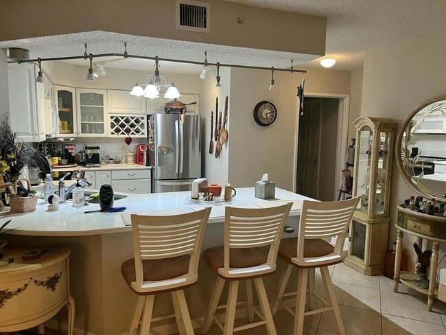 Photo - 100 Scotia Dr Unit 203