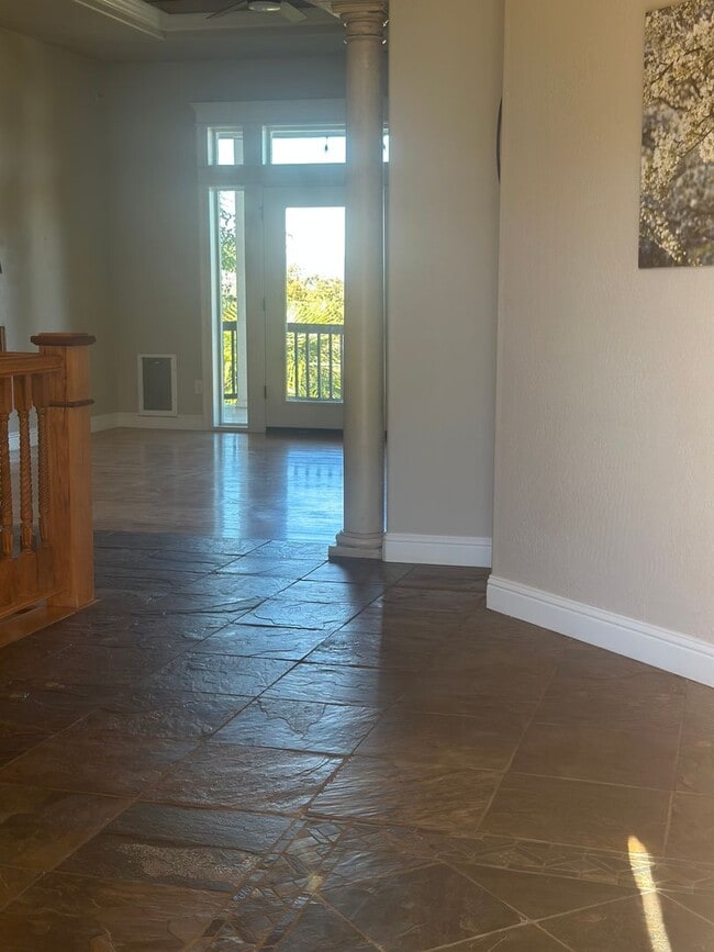 Photo - Amazing Price! Amazing Location!