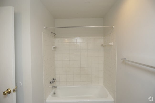 2BR, 2BA - 1510 SF