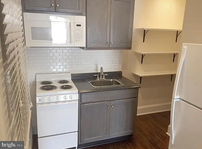 4 W Cork St Unit 1