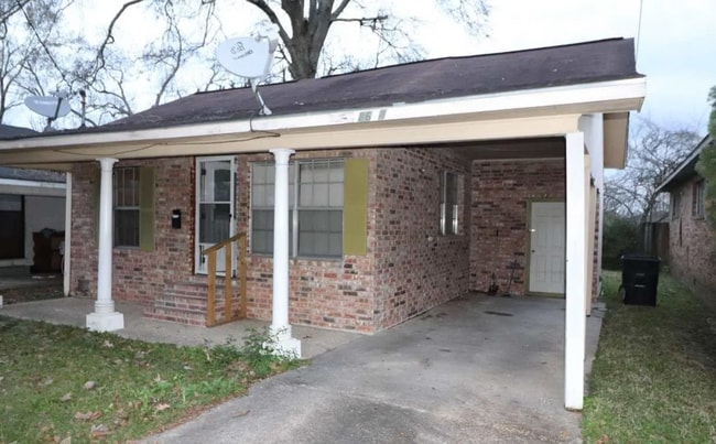 Photo - 3 bedrooms 1 bath $1100 per month  Section...