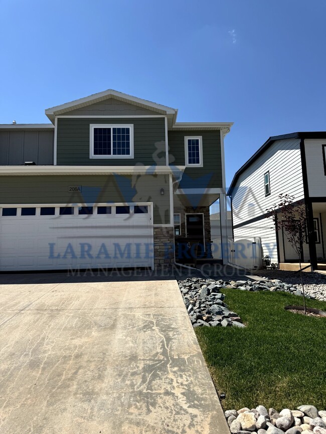 Building Photo - Spacious 4-Bedroom, 4.5 bath Condo in Lar... Unit 206A