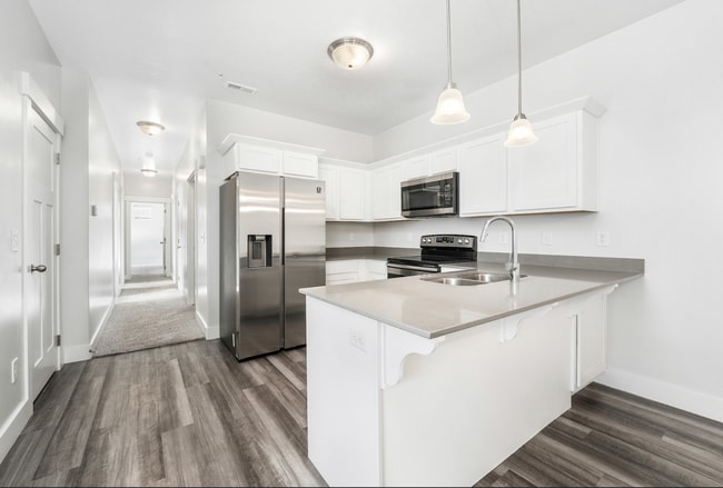 Building Photo - 467 N 360 W