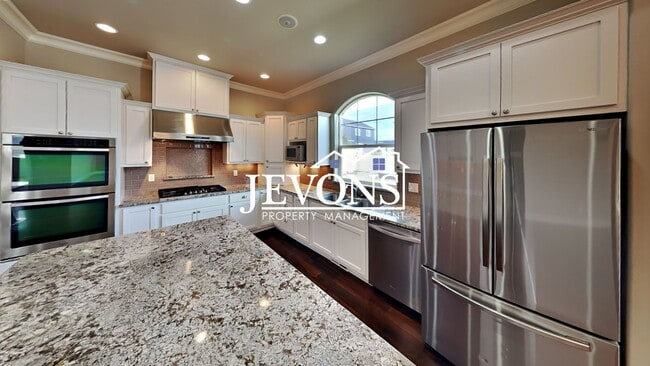 Photo - $1,000 Rent Credit - Spacious home with fully equipped kitchen, private backyard, 3-car garage, a...