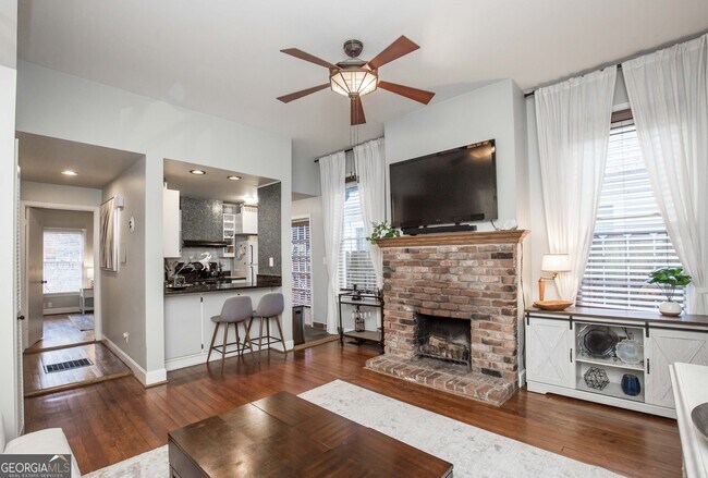 Photo - 952 Myrtle St NE