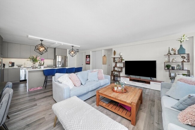 Photo - 330 W Diversey Pkwy Unidad 1606