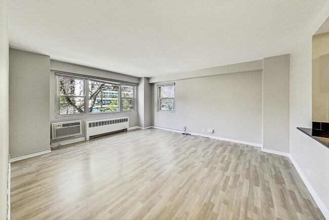 Photo - 2909 N Sheridan Rd Unidad 306