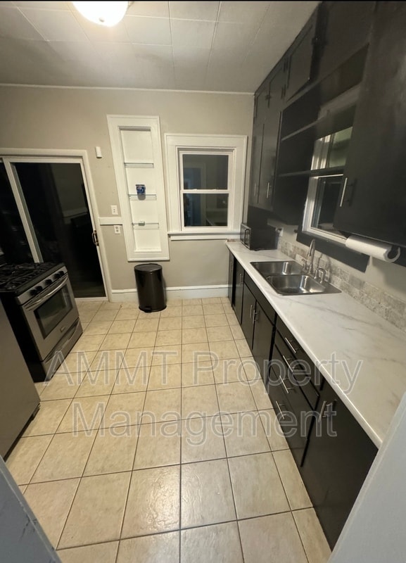 Photo - 2507 B Ave NE