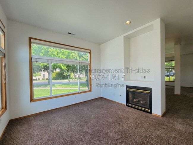 2567 Prestwick Dr