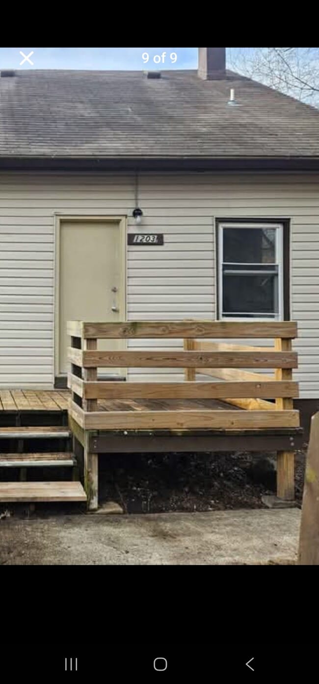 Building Photo - 1203 Weaver St Unit B