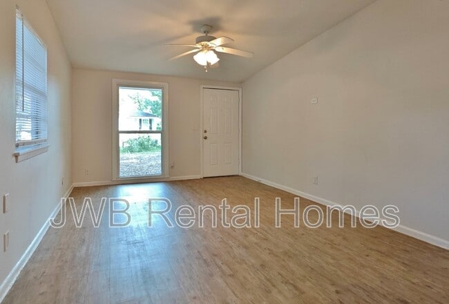 Photo - 730 Fernway St