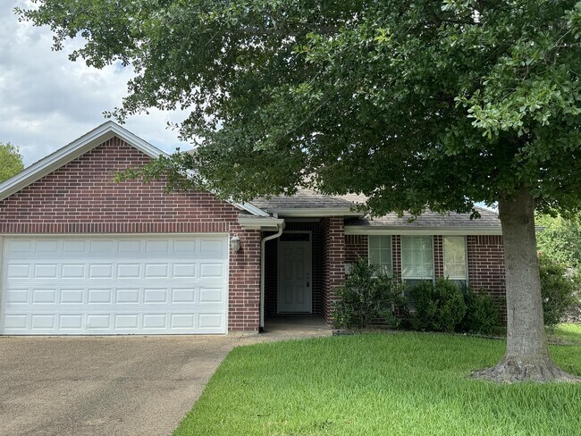 Photo - 225 Karten Ln