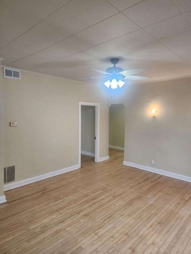 Photo - 2122 Rusk St