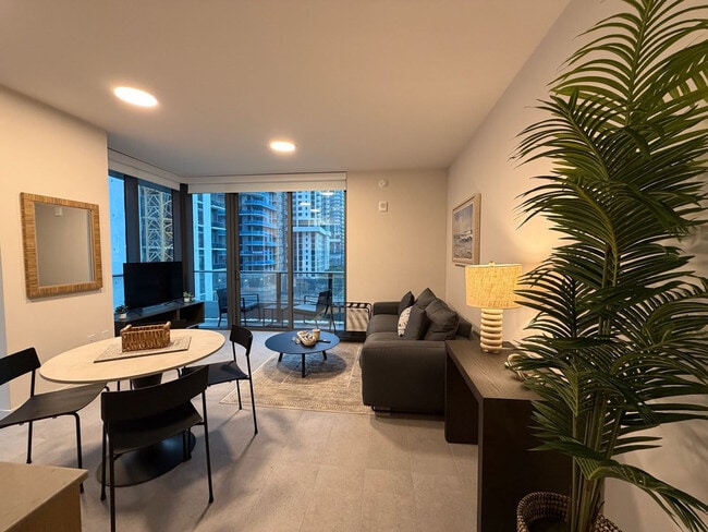 Photo - 121 NE 5th St Unidad SI FL19-ID1505777P