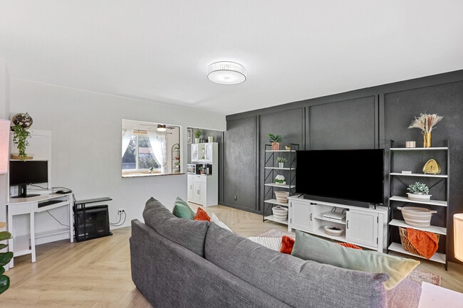 Building Photo - 2120 Rena Pl