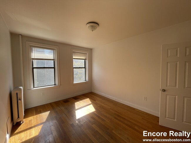 Photo - 11 Peterborough St Unit 14