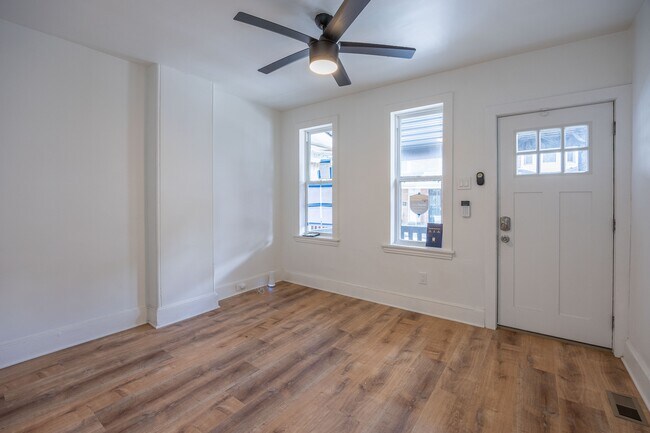 Photo - 137 E Pleasant St