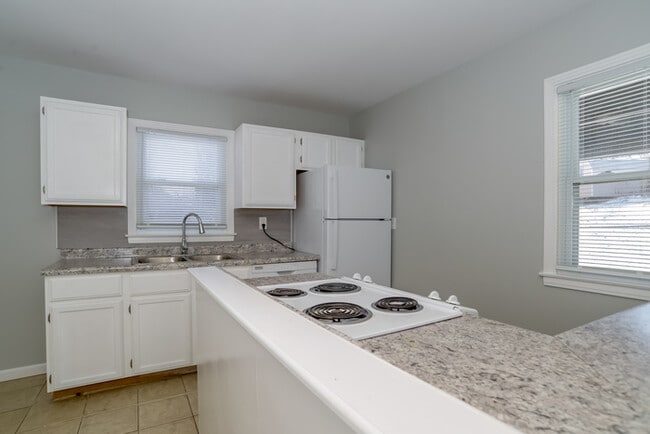 Photo - 6703 N Walnut St