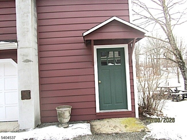 Building Photo - 955 Fairview Lake Rd