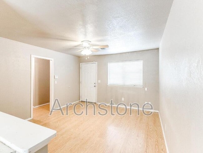 Photo - 501 S Santa Fe Dr