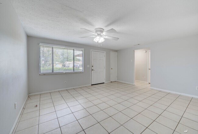 Photo - 1125 Bradley Cir