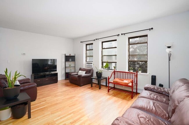 Photo - 54 Veronica Pl Unit 3E