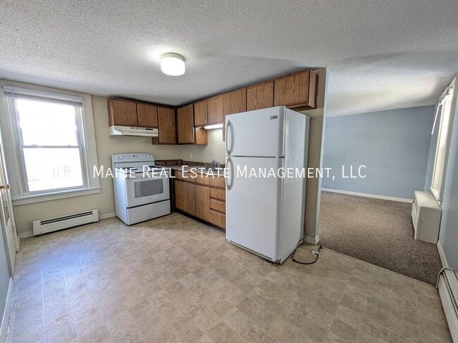 Building Photo - 15 Elm St Rental