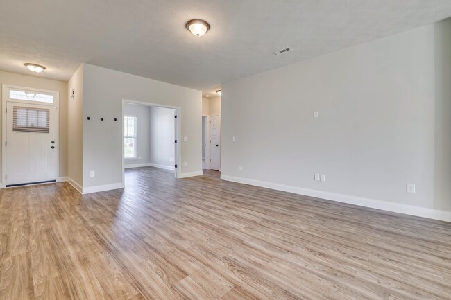 Photo - Beautiful and space saving luxury in Deodar Plantation!  ***FREE RENT!! (with approved credit) ***