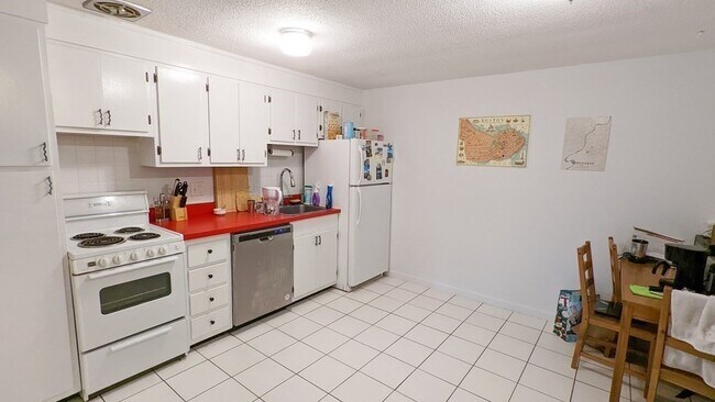 Photo - 50 Green St Unit 114