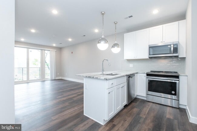 Building Photo - 45 W Haines St Unit 303