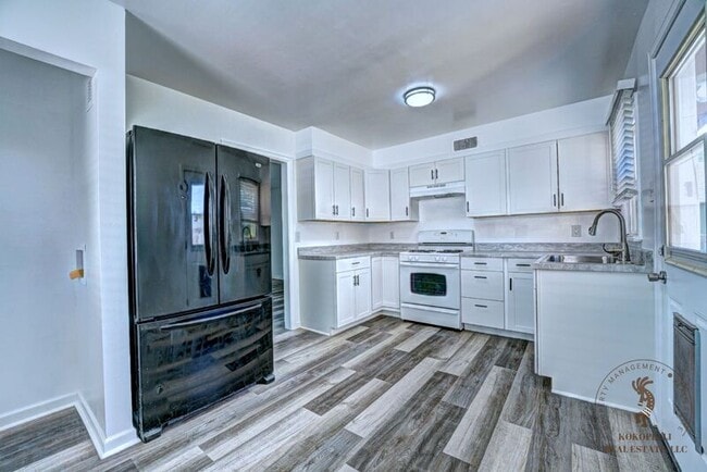 Building Photo - 1355 Mesa Ave