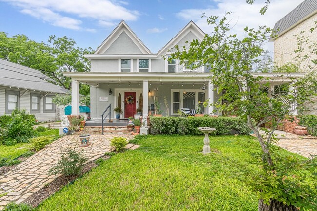 Photo - 311 W Mistletoe Ave