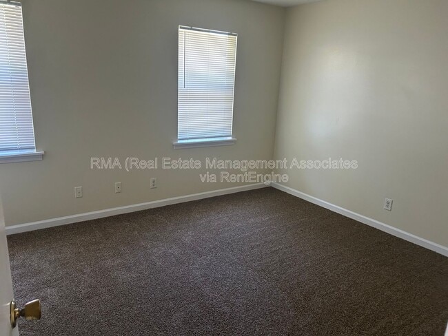 Photo - 105 Westwind Ct