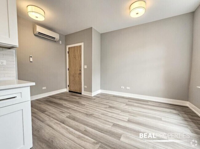 Building Photo - 2 bedroom in CHICAGO IL 60613 Unit W1 Rental