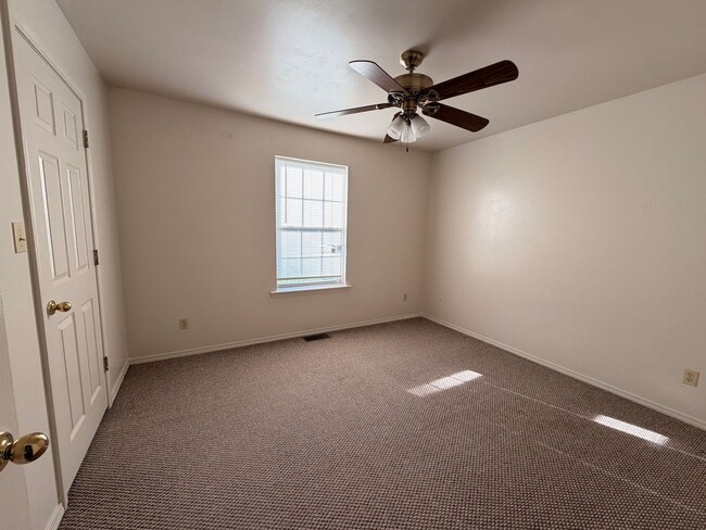 Photo - N Ithaca Unit #3