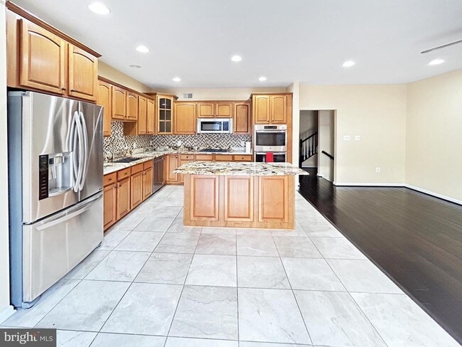 Photo - 44259 Huron Terrace