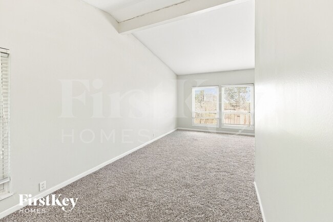 1525 Aintree Dr