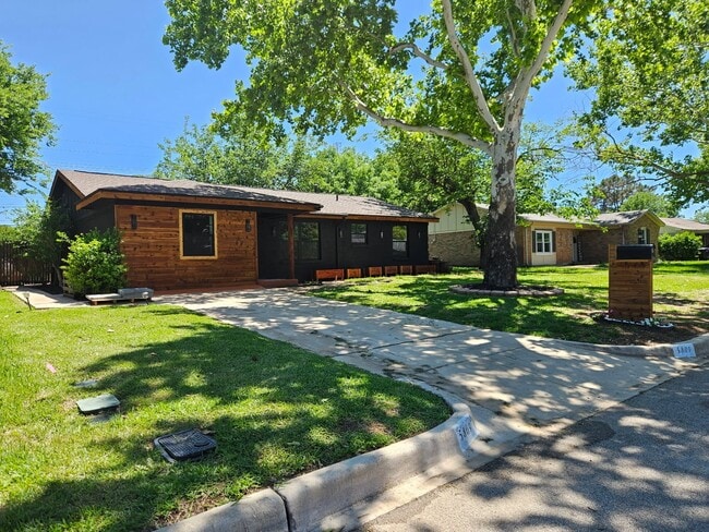 Building Photo - 5809 Westhaven Dr