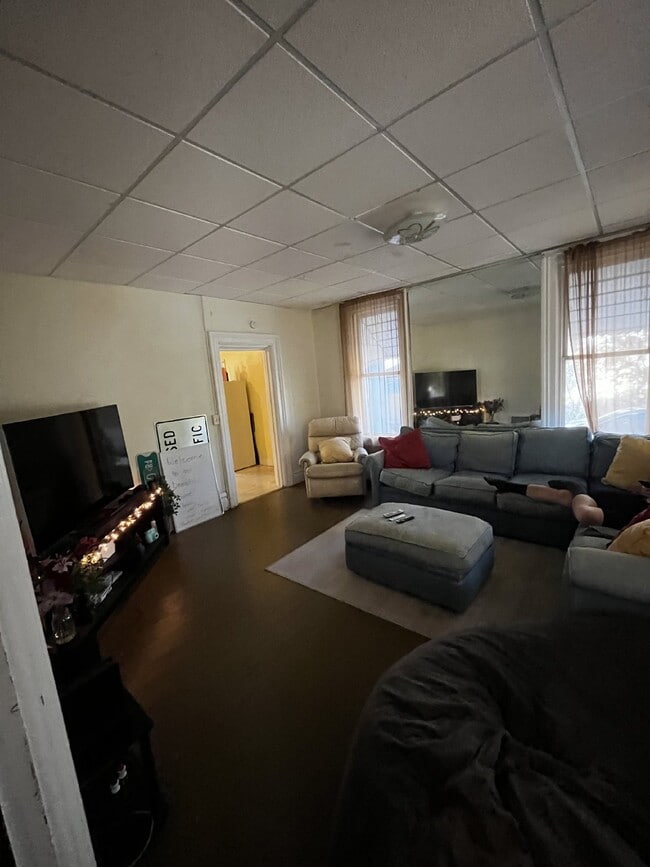 Photo - Huge 6 Bed 2 Bath close to UWEC