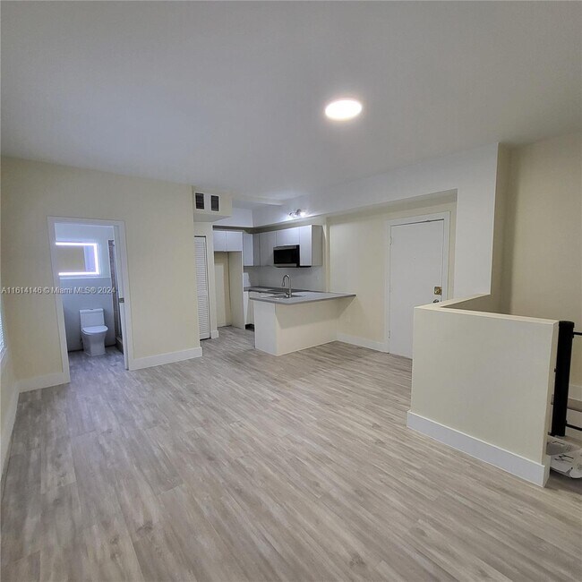 Photo - 536 14th St Unidad 301